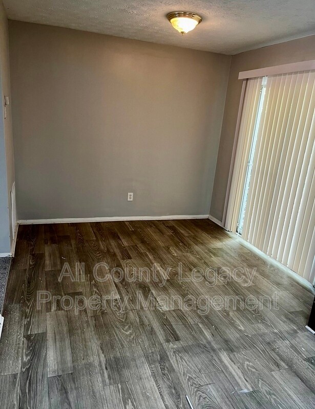 Building Photo - 2946 Spruce Cir