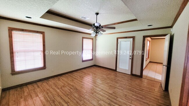 Building Photo - COMING IN JULY! Beautiful 3 bed/2 bath Hom...