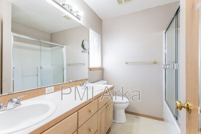 Building Photo - 10522 SE 264th St