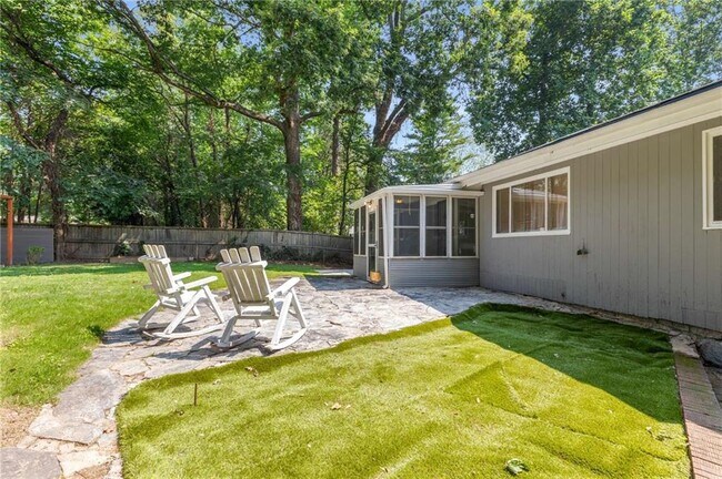 Building Photo - 2132 Fairway Cir NE