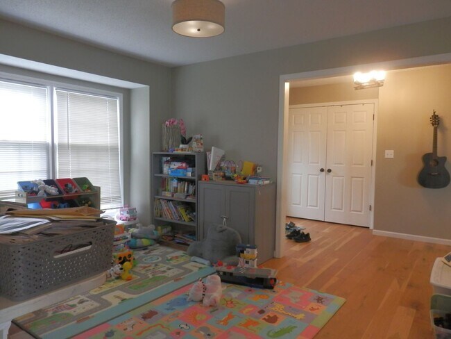 Building Photo - Spectacular 5 Bed 3 Bath With Amazing View...
