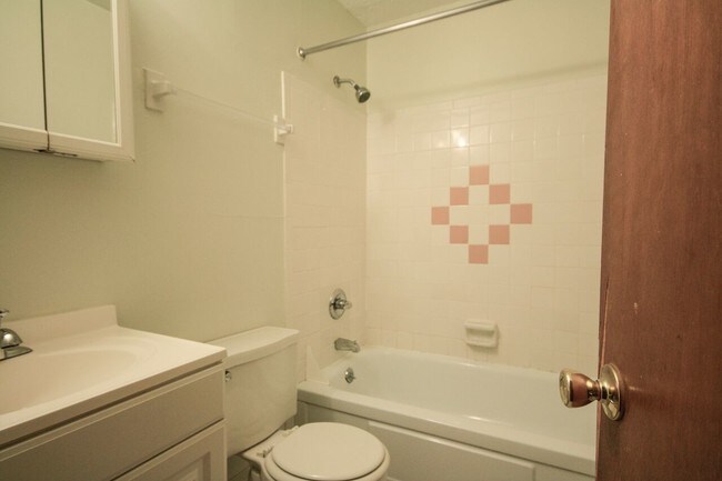 Building Photo - 783 Delta Ave