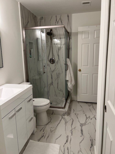 Guest bathroom - 121 Timberbrook Ln