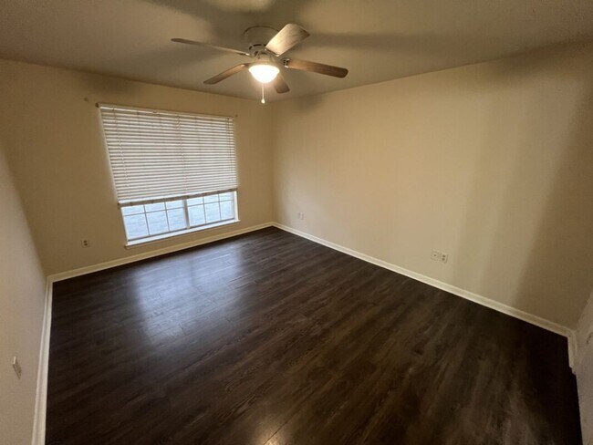 Building Photo - Brightside View