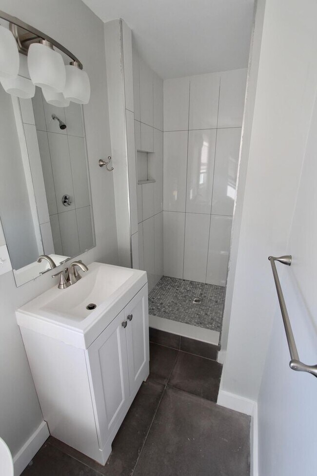 Building Photo - Gorgeous Dorchester 4bed/2ba