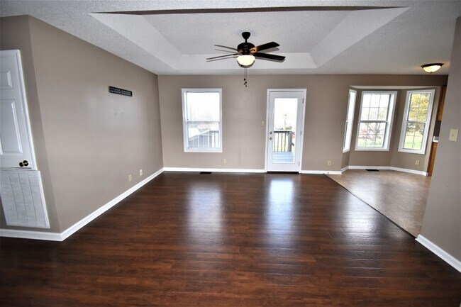 Building Photo - 3 Bedroom Pet Friendly Home For Rent!
