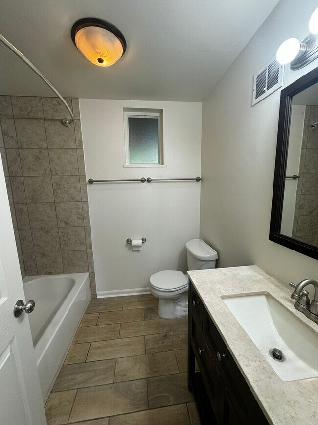 Building Photo - Split level 4-bedroom 3-bathroom home