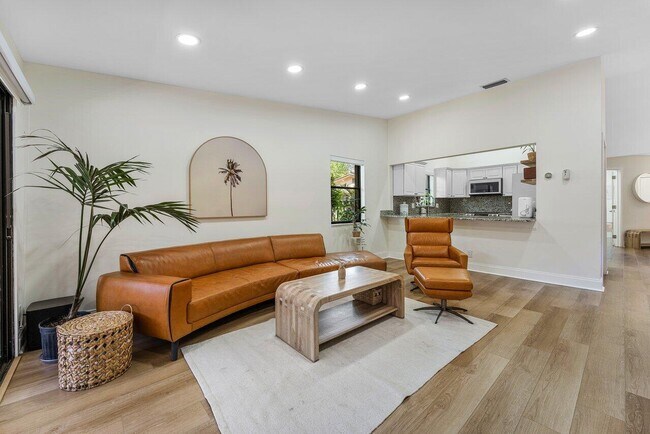 Building Photo - 1048 Raintree Dr