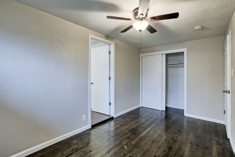 Building Photo - 312 Crescent Dr