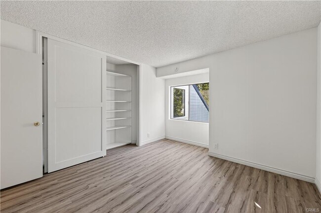 Building Photo - 45 Briarglen