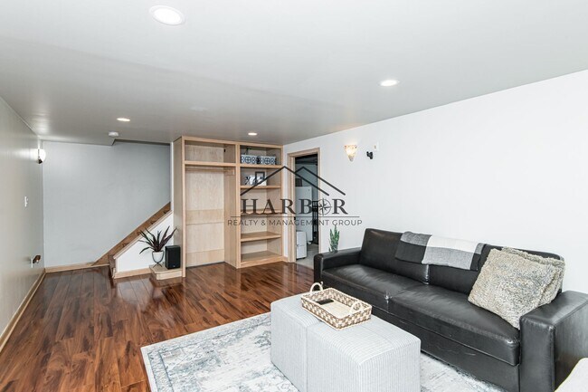 Building Photo - Your NW Sanctuary: 4-BR Single Family Home