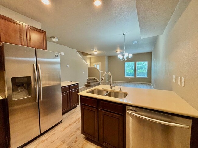 Building Photo - Beautiful 3 bed, 3 bath Townhome in West W...