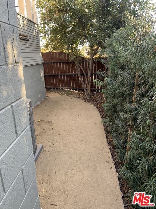 Building Photo - 802 E Kensington Rd