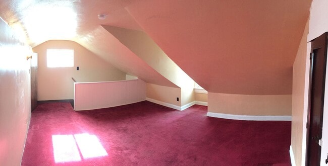 Building Photo - 2 Bedroom House