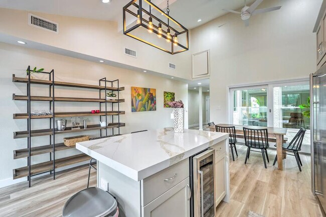 Building Photo - 7833 E Foxmore Ln