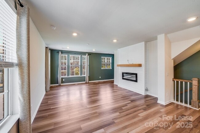 Building Photo - 10013 Hemingway Pl