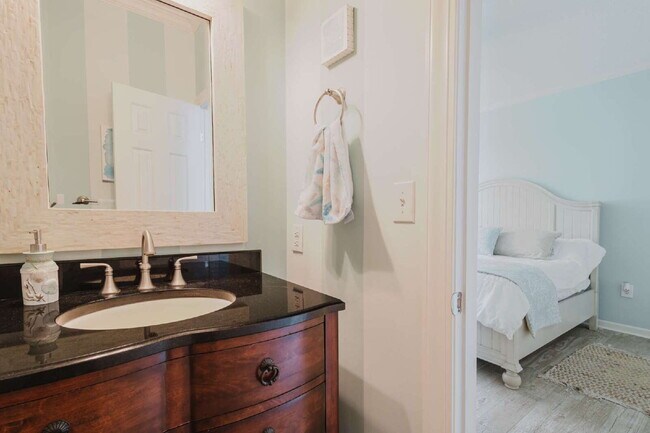 Building Photo - Furnished Home in NMB with Pool and Hot Tub