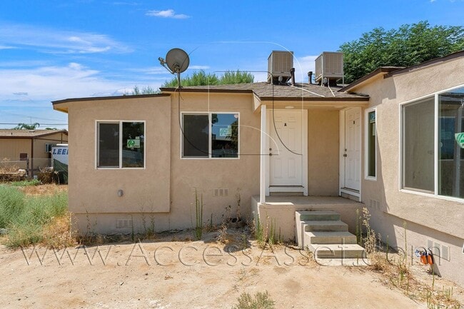 Building Photo - Cozy 2 Bed/1 Bath Duplex In Perris!