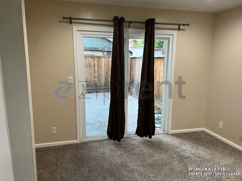 Building Photo - 45 Lonetree Ct