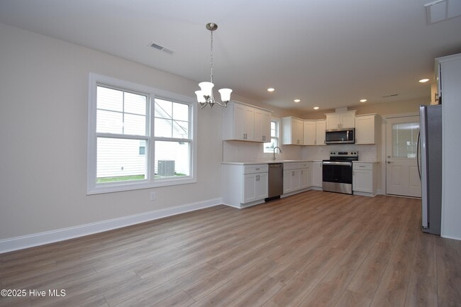 Building Photo - 640 Abigail Taylor Dr