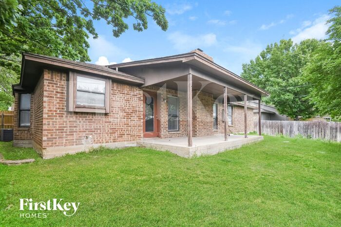 Building Photo - 3915 Wrentham Dr