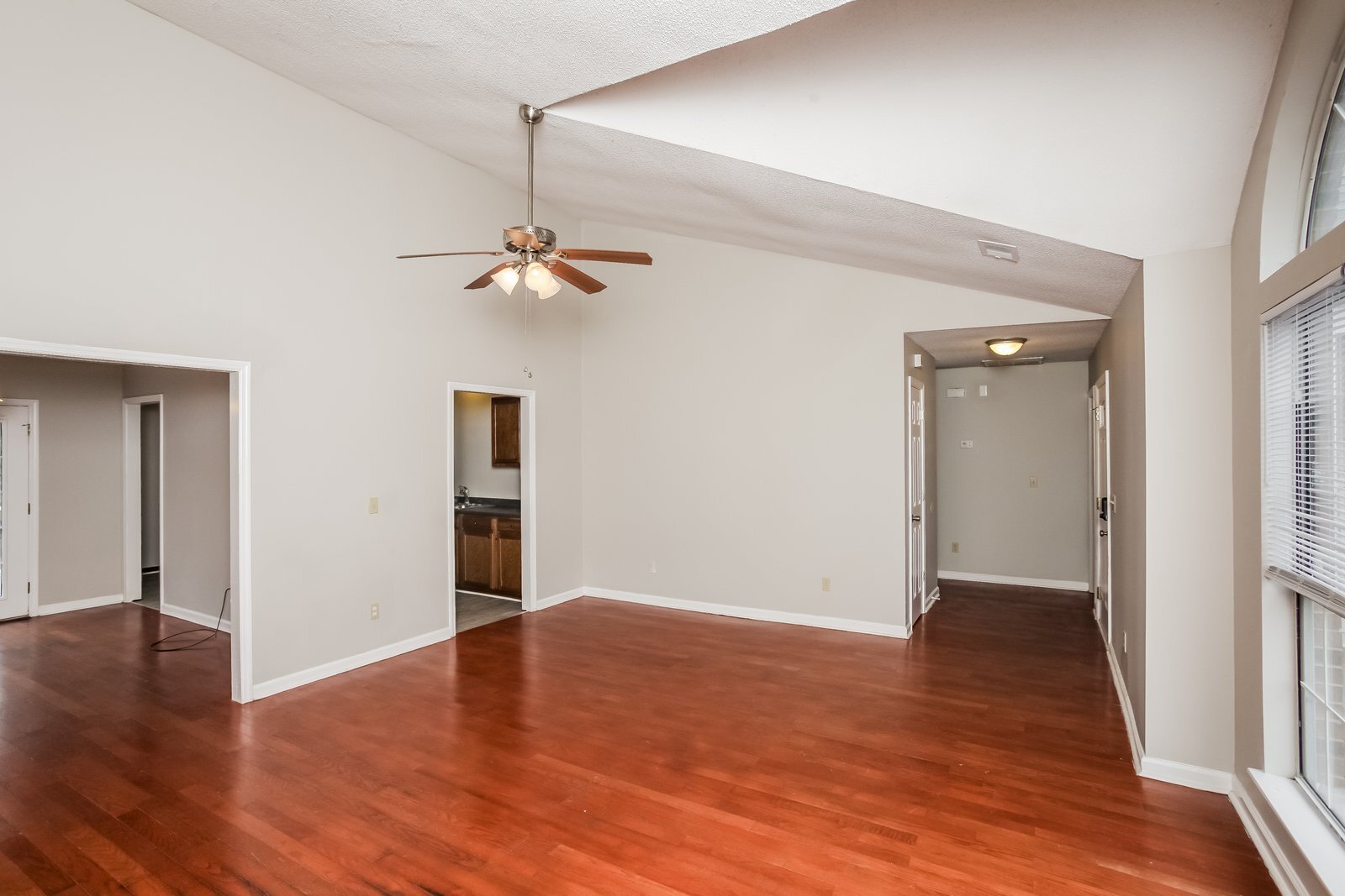 Building Photo - 128 Winslow Way