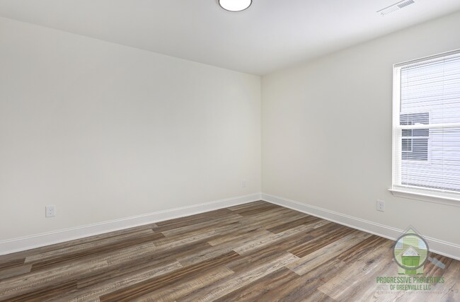 Building Photo - 113 Lyman Lodge Rd