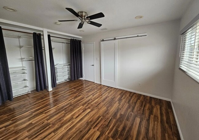 Building Photo - 2127 Hanford Dr