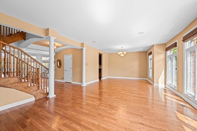 Building Photo - 1813 Admiral Ct