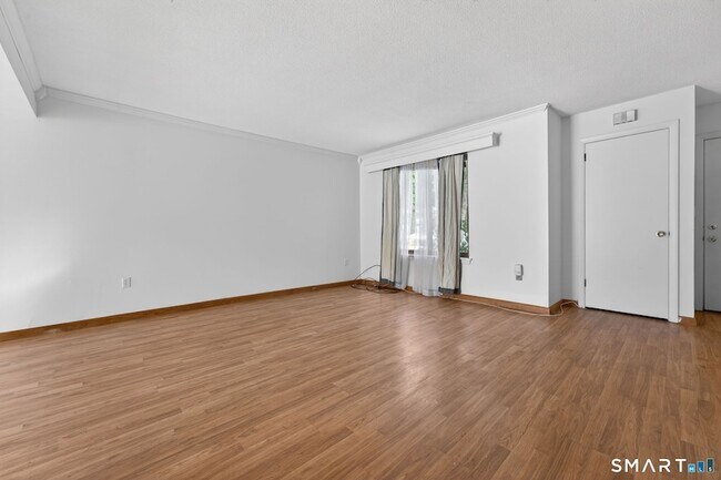 Building Photo - 155 Cottonwood Rd