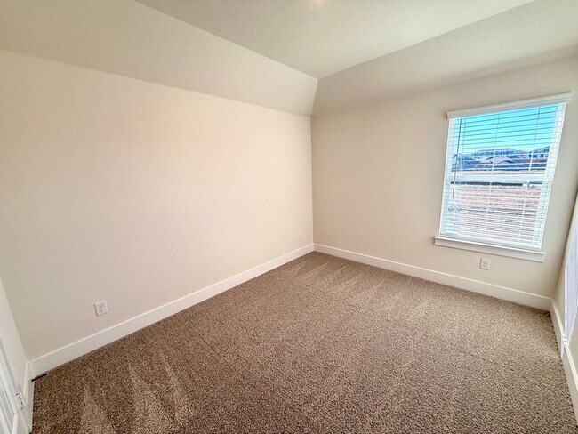 Building Photo - 2900 Woodbrook Dr