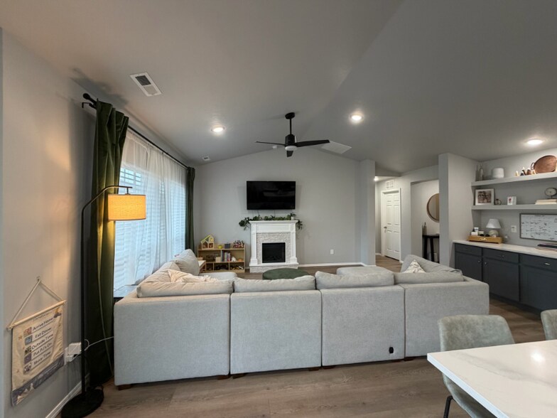 Building Photo - 1910 SW Cooper Ave