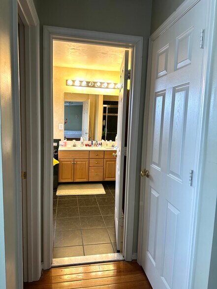 Building Photo - 9117 Mulder Ct