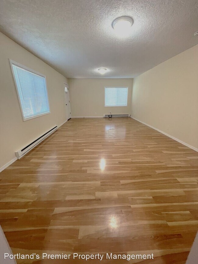 Building Photo - 4 br, 1 bath House - 9312 E Burnside Street