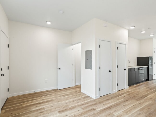 Building Photo - Vancouver Townhouses