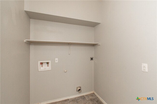 Building Photo - 7001 Cokui Dr