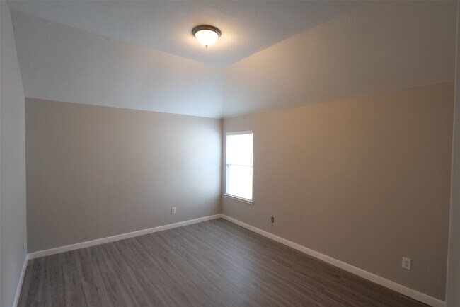 Building Photo - 6119 Lakenshire Falls Ln