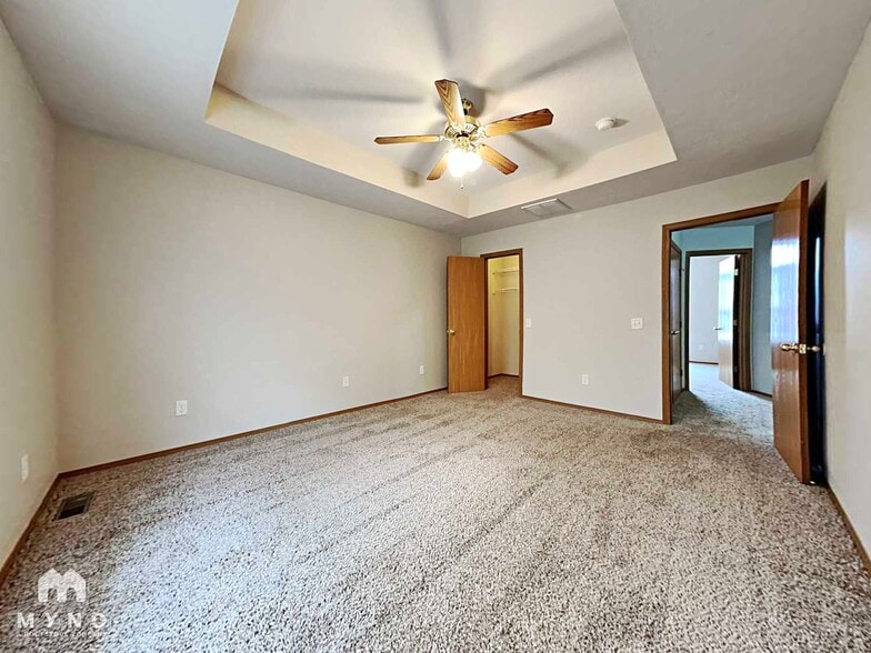 Building Photo - 429 N Century Ave