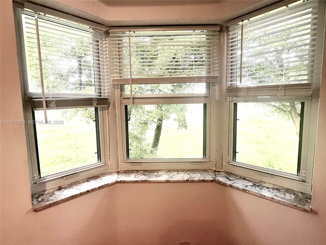 Building Photo - 930 NE 33rd Terrace