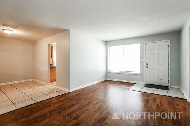 Building Photo - 3 BR/2BA | Newly Renovated Single Family Home |  Front and back yard| Double-long driveways!