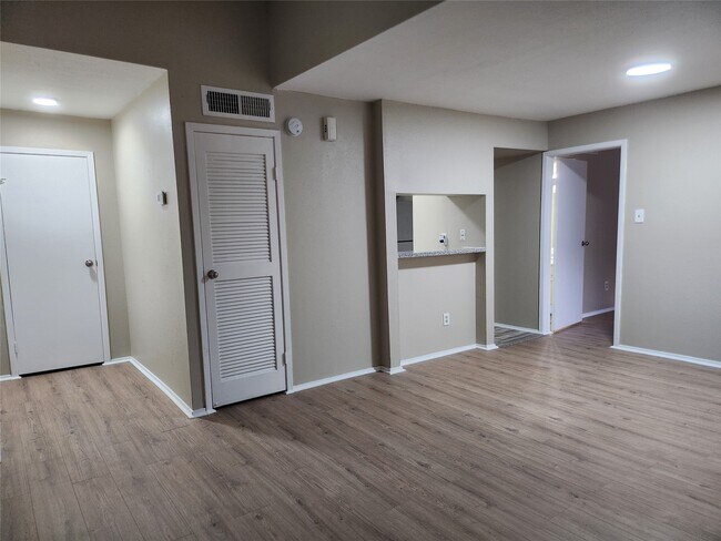 Building Photo - 6602 Harbor Town Dr