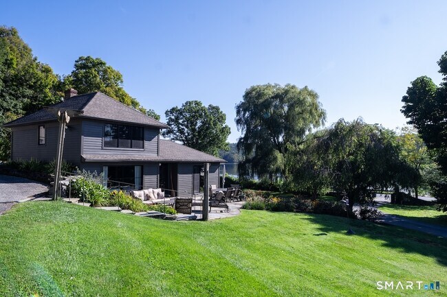 Building Photo - 69 Mudge Pond Rd