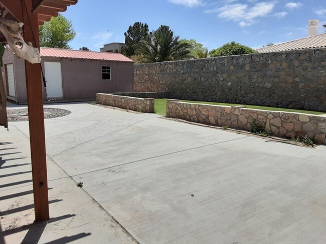Building Photo - Corner Lot Home in Gated Santa Teresa