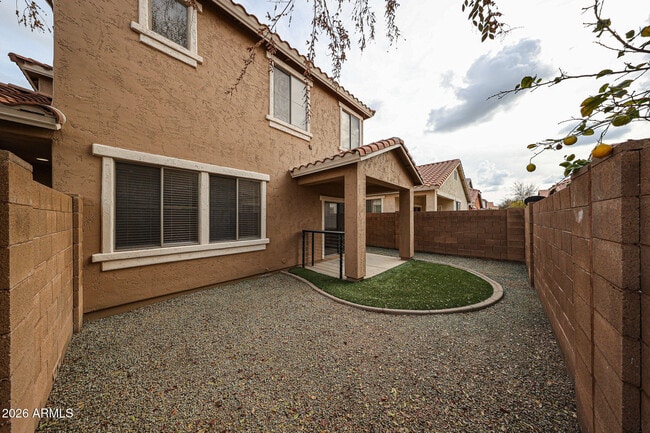 Building Photo - 961 E Redondo Dr