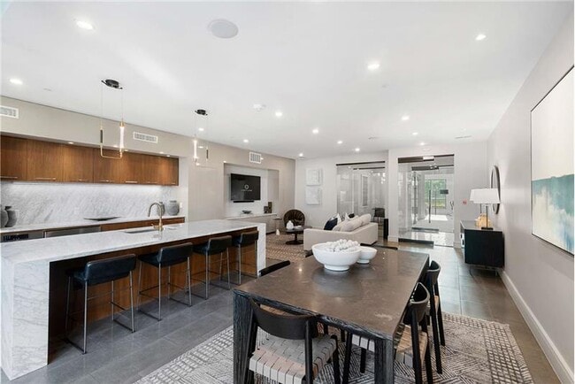 Building Photo - 3201 McKinney Ave