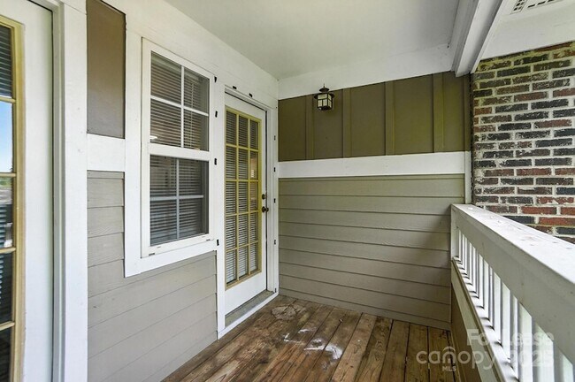 Building Photo - 9849 Campus Walk Ln