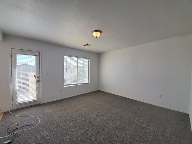 Building Photo - Cimarron Laredo Rud