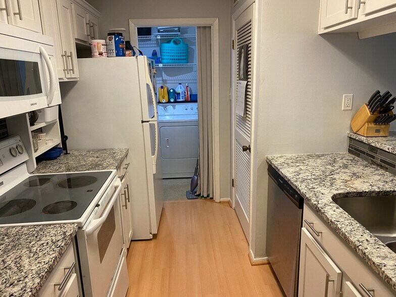 Kitchen - 701 Tuxworth Cir