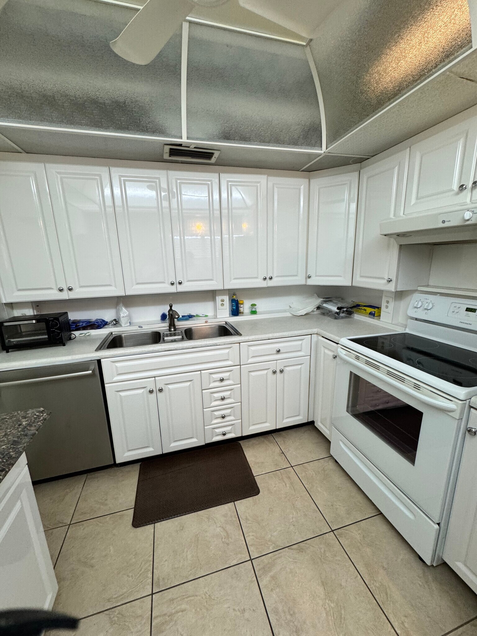 Building Photo - 4007 Yarmouth a