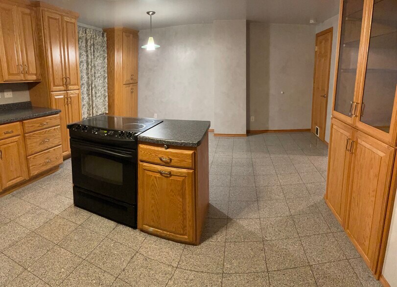 Building Photo - 1222 Sorrento Dr